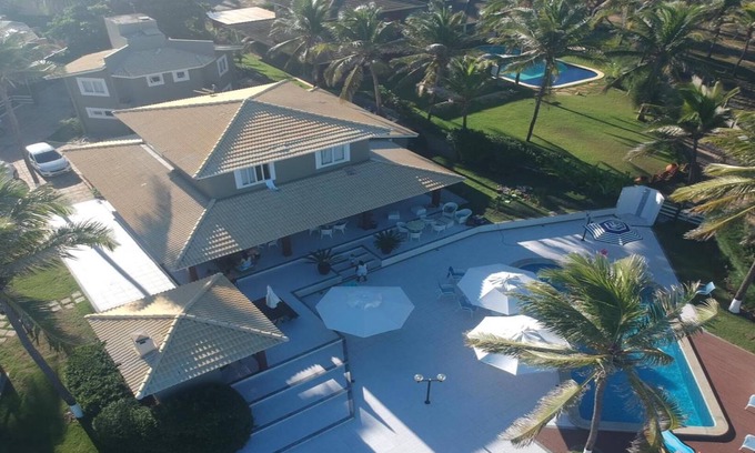 Catu de Abrantes House | House in front of the sea (Pe na Areia)