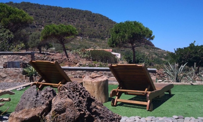 Ustica Apartment | House in front of an aromatic garden with barbecue space, dedicated solarium and outdoor shower.