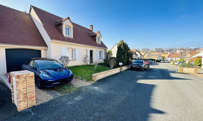 Ouest House | House in Le Mans, 6 rooms, sleeps 8