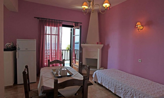 Lefokastron Apartment | House in Lefokastro - in front of the beach + Wi-Fi #3
