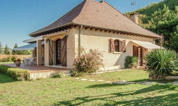 Condat-sur-Vezere Villa | House in Perigord Noir with Private Pool