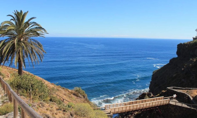 Los Realejos House | House in the middle of the natural reserve, very large terrace with sea views.