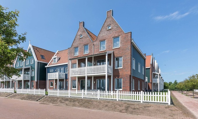 Volendam Apartment | House in Volendam with Marina View