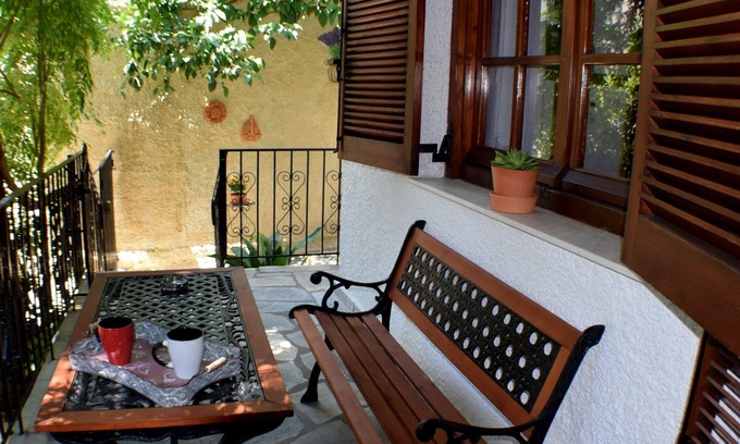 Volos City Centre House | "House inside garden"