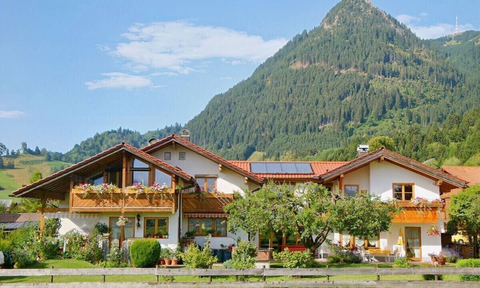 Burgberg Apartment | House Josefa, panoramic view, WLAN, wood-burning stove, garden, barbecue area, near Oberstdorf