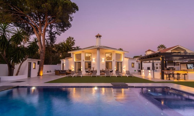 Marbella Villa | House Las Chapas Playa