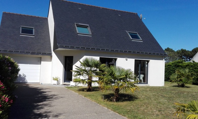 Larmor-Baden House | House next to the beach in Locmiquel