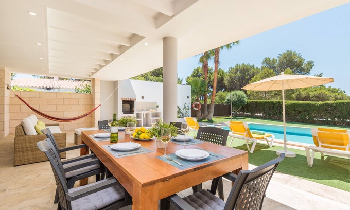 Binibeca House | HOUSE of 250 m2 of modern design, just 600 m. from Binibeca Beach.