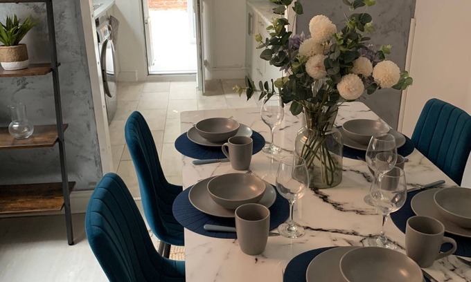 Northampton House | House of Cosy dots with 4 double bedrooms, living room, dining room and garden