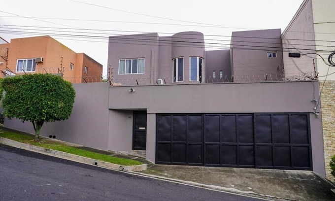 San Salvador House | House of Peace, Spacious and Exclusive Rest