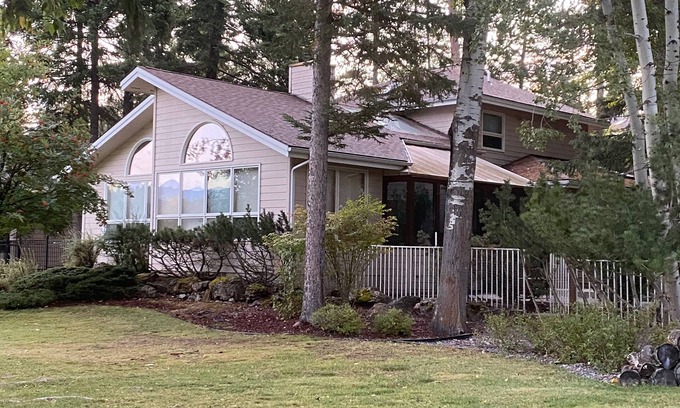 Columbia Falls House | House on Hole 9 of Meadow Lake Golf Course