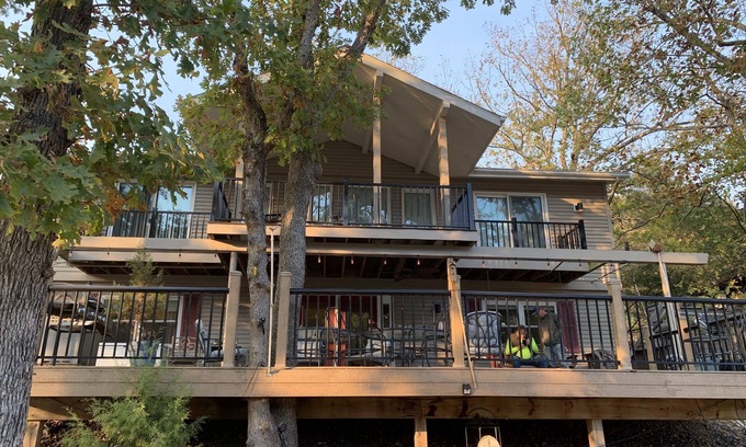 Camdenton House | House - On quiet cove at the LAKE- Sleeps 10 - 5 BR/5BA