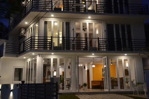 Dickwella Hotel | House On The Bend