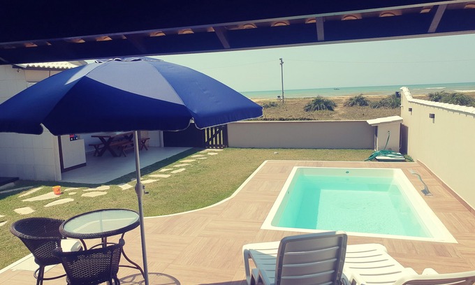 Tamoios House | House on the sand in condominium with 24-hour security
