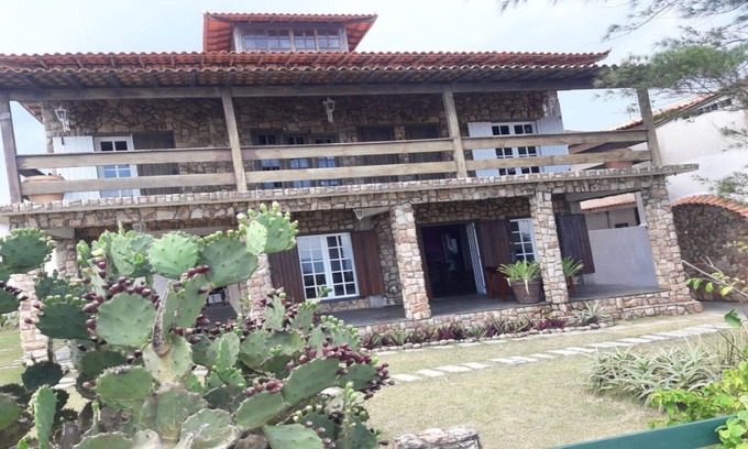 Arraial do Cabo House | House on the seafront, Arraial do Cabo / Figueira