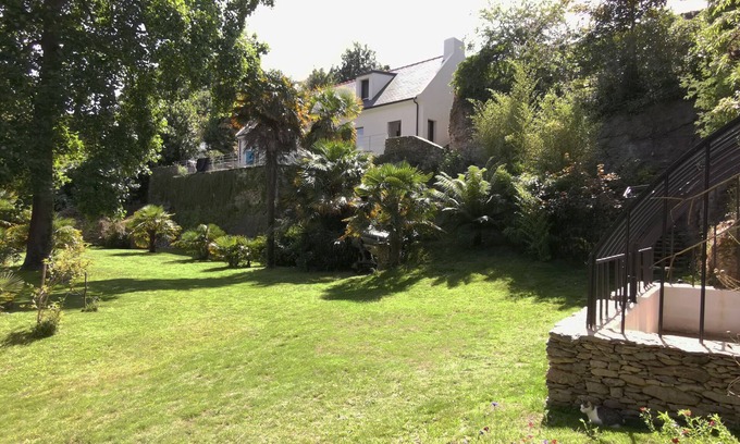 Le Palais House | House Orgo> Villa 150 m2 in garden with palm trees, near the port of Palais