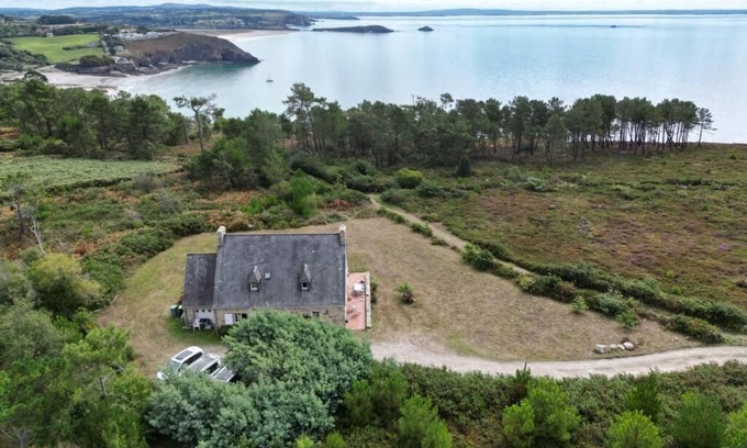 Crozon House | House overlooking the sea, at Le Menhir in Crozon
