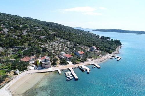 Tkon House | House Roko