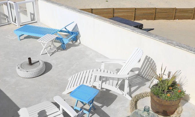 Figueira da Foz Villa | House situated by the sea, on a long white sandy beach.