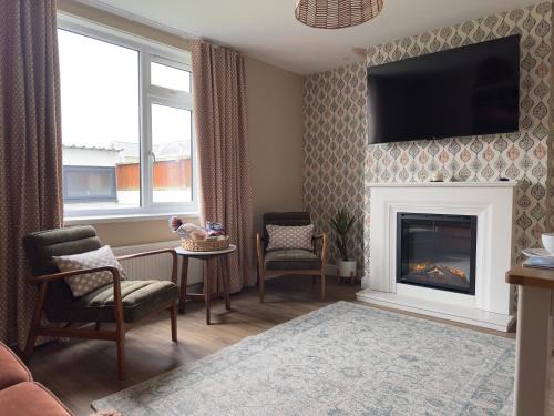 Saint Athan House | House Sleeps 8-Garden-Parking Near Barry Island