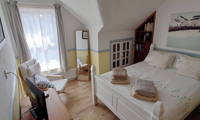 Bexhill-on-Sea House | House - Sleeps 8 - Pet friendly - Garden - Parking