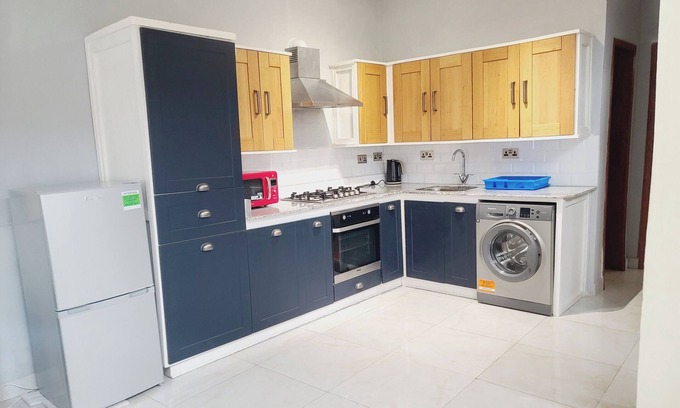 Freetown House | House Sleeps6-bbq-balcony-scenicmountainview