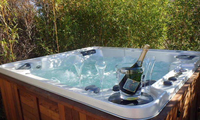 Maubec House | HOUSE & SPA FACING Luberon