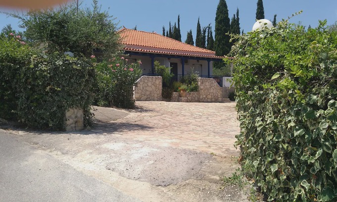 Kompi House | HOUSE TAKIS HAIKOS two minutes walk to the beach Peroulia