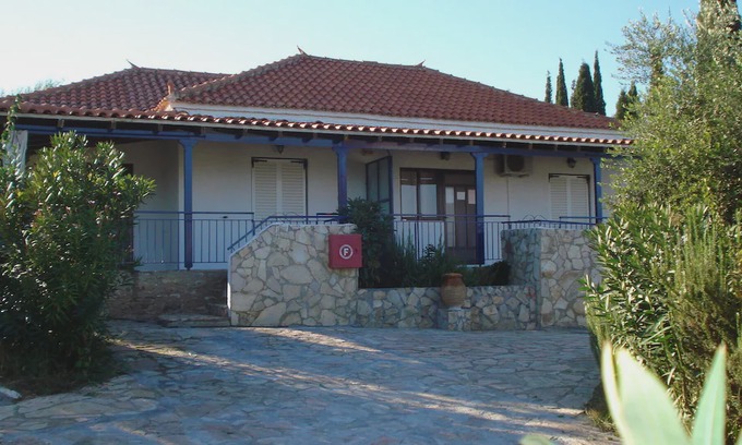 Kompi House | HOUSE TAKIS HAIKOS two minutes walk to the beach Peroulia