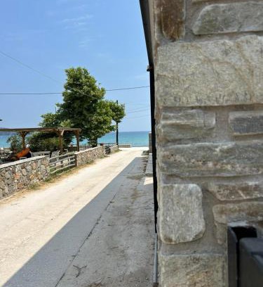Chrisi Akti House | House Thomi