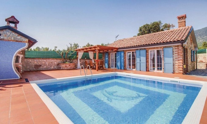 Nerezine Villa | House Victoria 1 by Villas Guide
