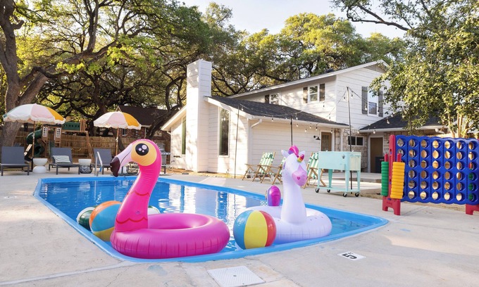 North San Antonio - SAT House | House w/Pool, Game Room, Fire Pit, Playground, WiFi, AC, & 5 mins to SAT
