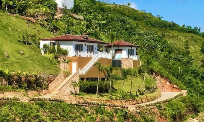 Las Terrenas Villa | House with 2 sea-view masters, infinity pool and garden.