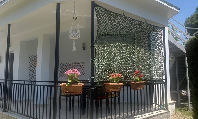 Qerek House | House With a Garden View in Durres