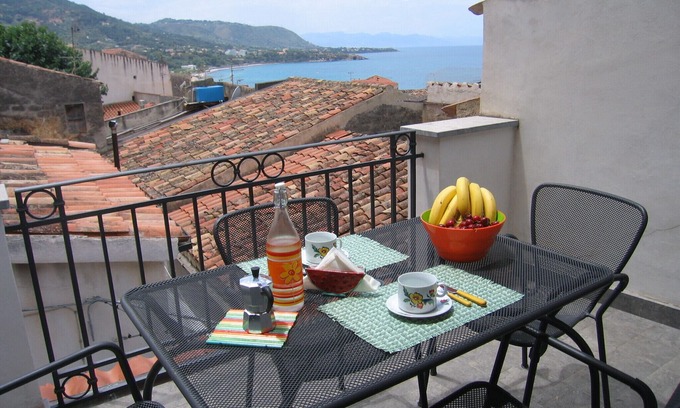 Old Town House | House with character in the historical centre, with terrace and sea view