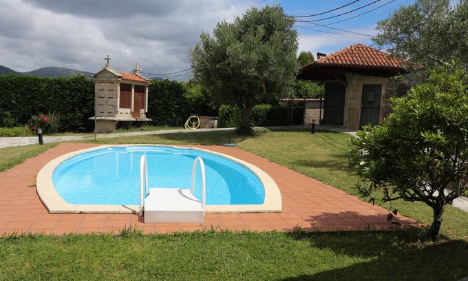 Puebla del Caraminal House | House with pool and private garden, near Cabio beach