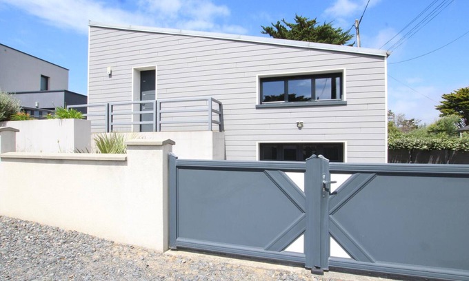 Barneville-Carteret Cottage | House with Enclosed Garden, Terrace and Wi-Fi - 2 Bedrooms