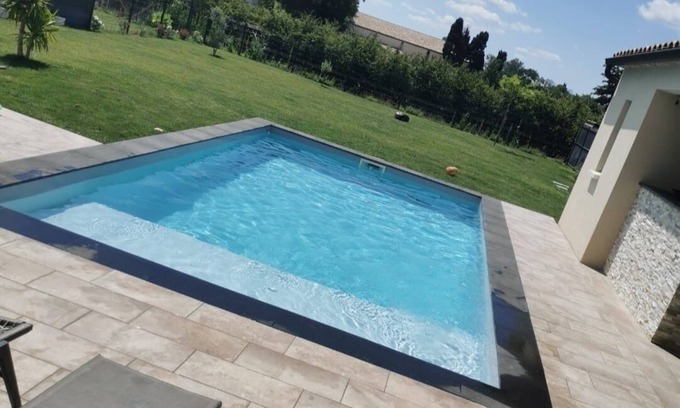 Saint-Martin-de-Crau House | House with pool and garden, close to the Alpilles.