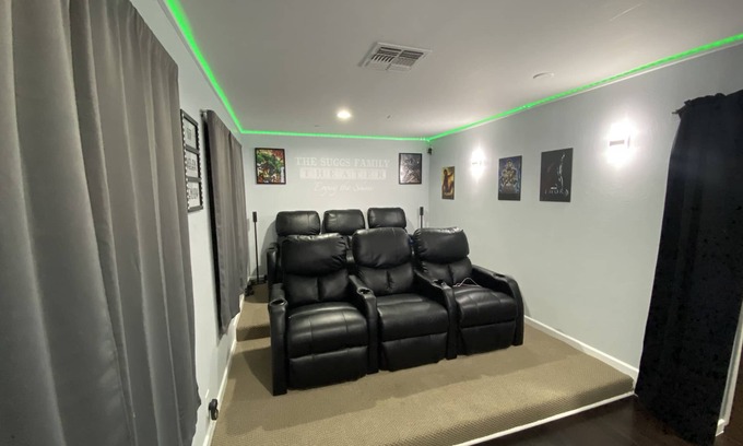 Palm Valley House | House with Home Theater