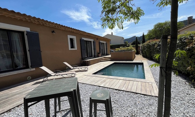 Maubec House | House with pool at the foot of the Luberon