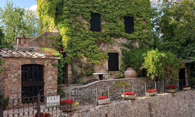Simignano House | House with private fenced garden and swimming pool for the exclusive use of guests