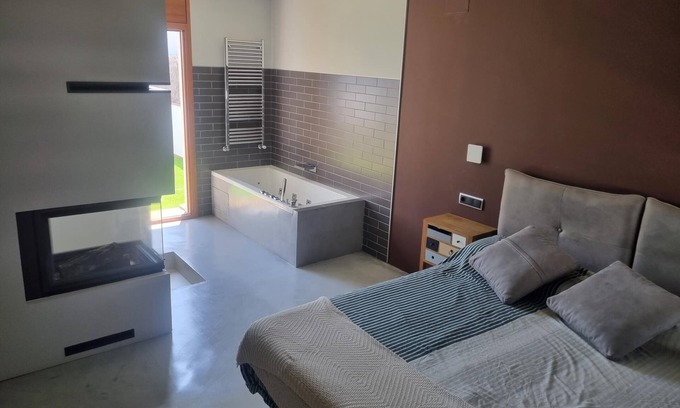 Palamos Villa | House with private jacuzzi and barbecue 500m beach