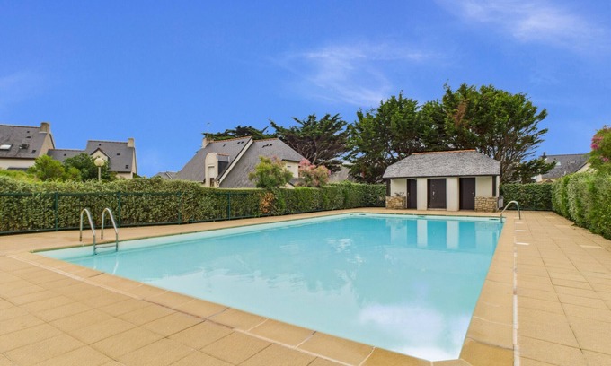 Batz-sur-Mer Ski Chalet | House with sea view, shared pool and garden
