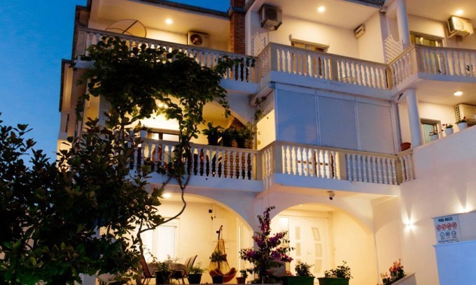 Ulcinj House | House with sea view and pool-entire space with private entrance