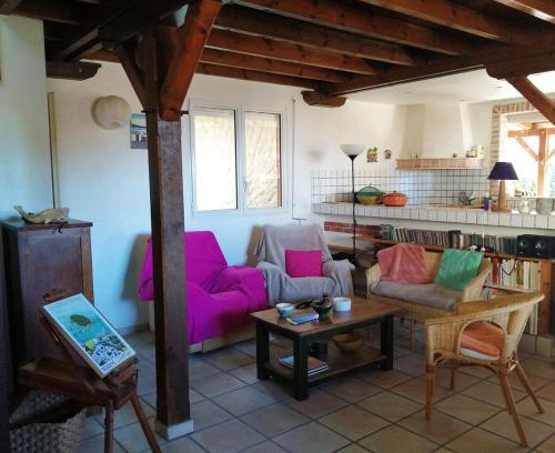 Saint-Claude House | House with small garden and view