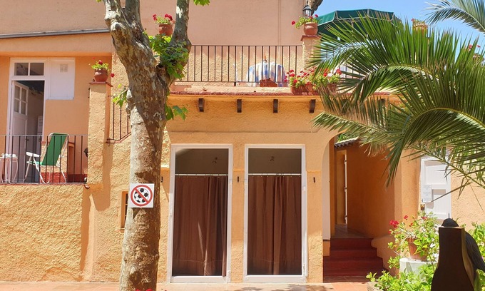 La Fosca House | House with terrace and garden at 30 meters from the sand beach of la Fosca.