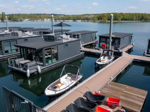 Middelaar Boat Rental | Houseboat at Mookerplas