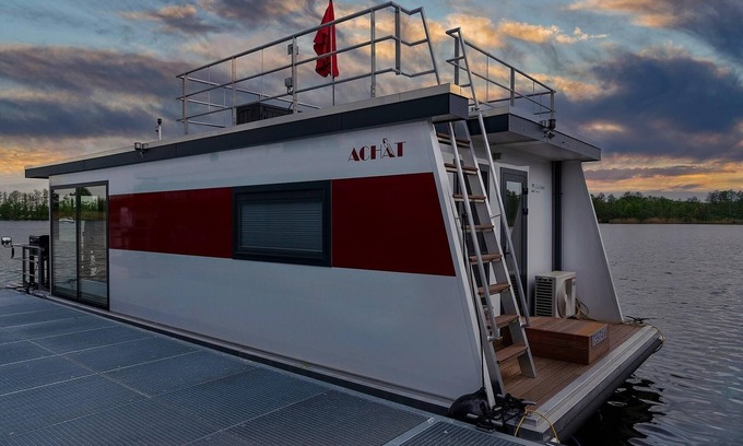 Oberhavel Apartment | Houseboat for 2 guests with 35m² in Zehdenick (248131)
