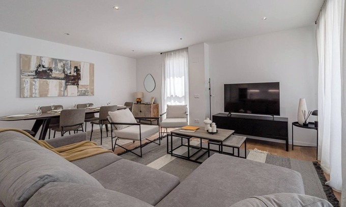 Hortaleza Apartment | Housing Manuel Gutierrez Mellado I by Sharing Co