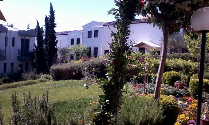 Nea Fokaia Apartment | Housing Pefkos II